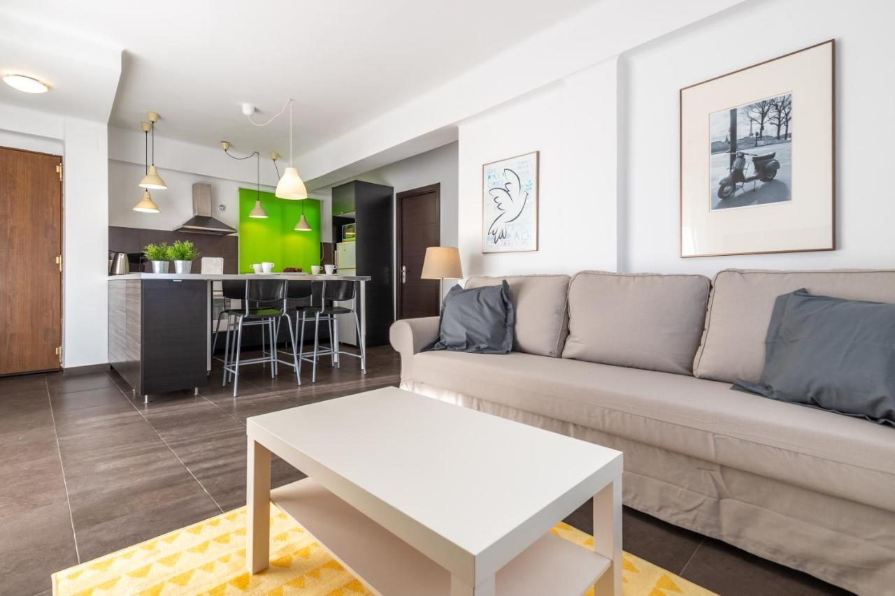 מאלגה Fun Building Terraces By Homeabout מראה חיצוני תמונה
